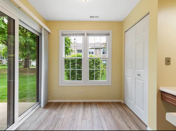 283 Coventry Cir, Vernon Hills, IL 60061