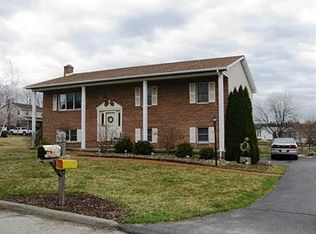 1202 Maplehurst Dr, Somerset, PA 15501