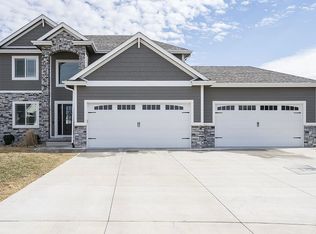 908 Twelve Oaks Ct, Polk City, IA 50226