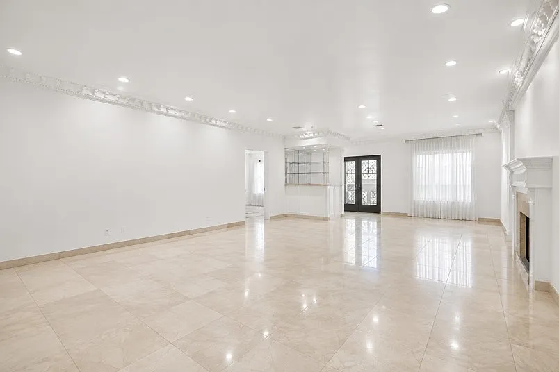 4 bed, 2550 sqft, $8,399 — Photo 3