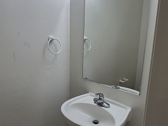 5th image of 18558 SW Takena Ct