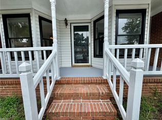 50 W Wainwright Dr, Poquoson, VA 23662