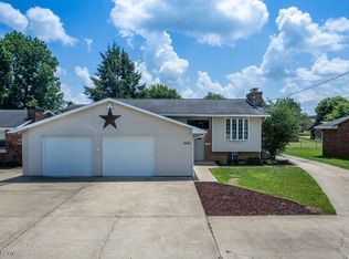 1565 Lois St, Belpre, OH 45714