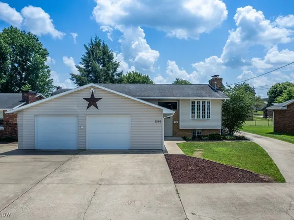 1565 Lois St, Belpre, OH 45714