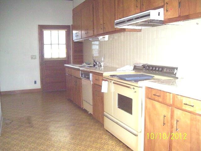 2nd image of 115 N College St