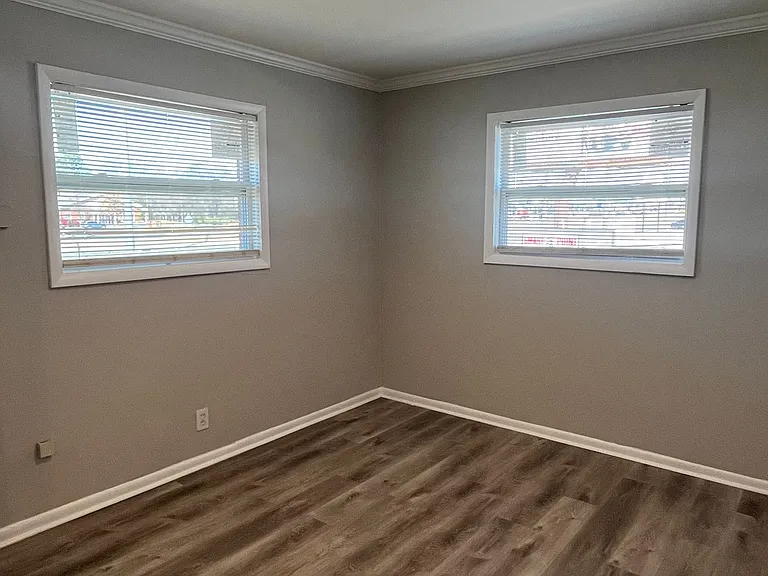 2220 Memorial Pkwy NW — Photo 3
