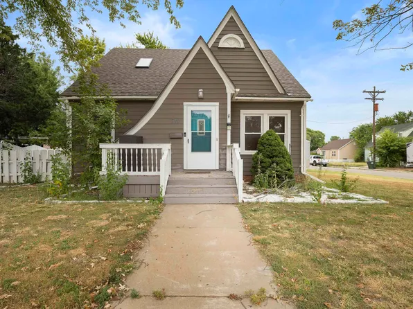 720 S Grand Ave, Lyons, KS 67554
