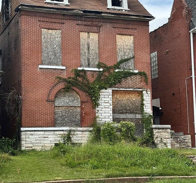 2nd image of 743 N Euclid Ave