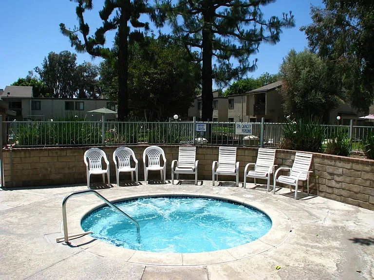 Spring Tree Apartments — Photo 12