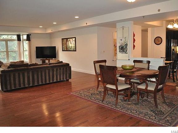 2nd image of 842 N New Ballas Ct Unit 204