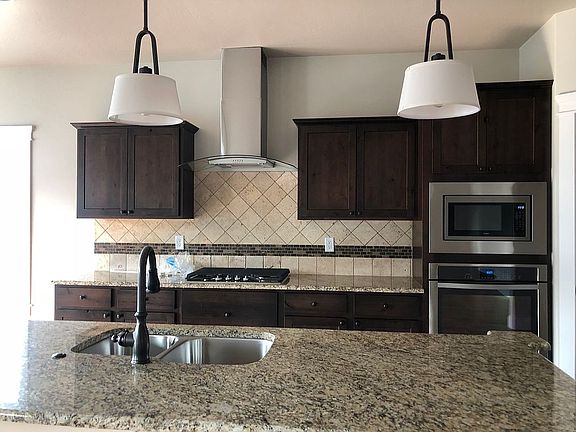 4th image of 755 Sunshine Dr