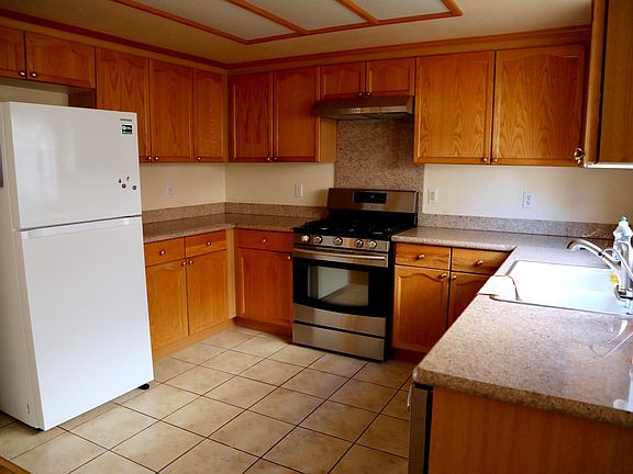 4th image of 118 N Marengo Ave APT B