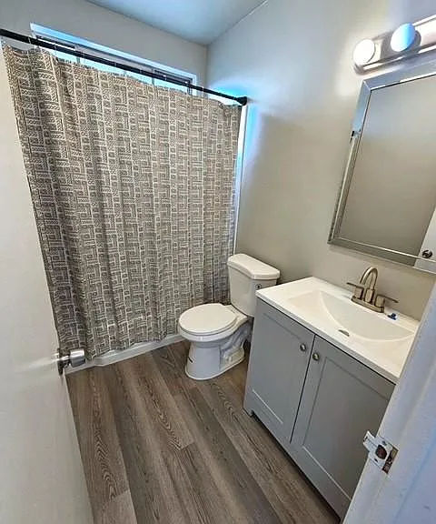 2633 Centinela Ave #11 — Photo 3