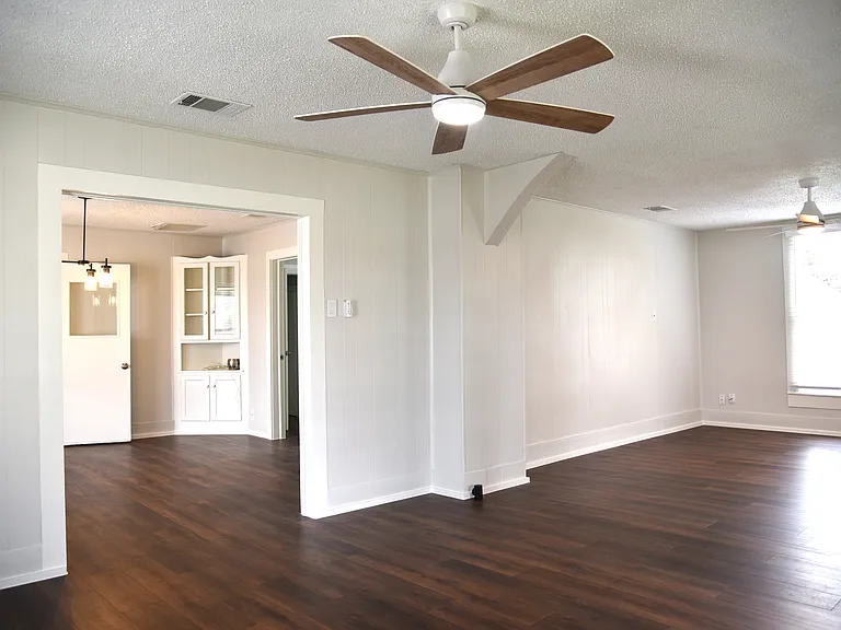 900 W Chestnut St — Photo 11