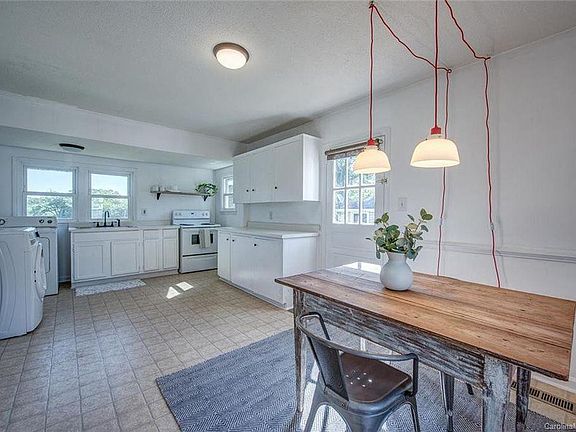 Bright kitchen with dining and laundry area (Euro-style)