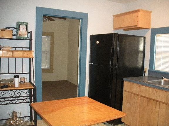 3rd image of 300 Bishop St