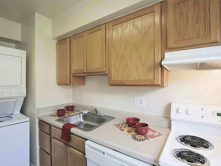 6004 Parkland Ct — Photo 7
