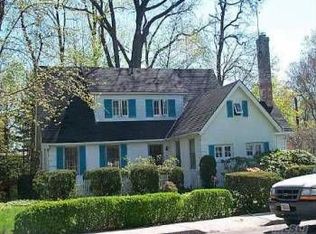 3 Lincoln Rd, Great Neck, NY 11021