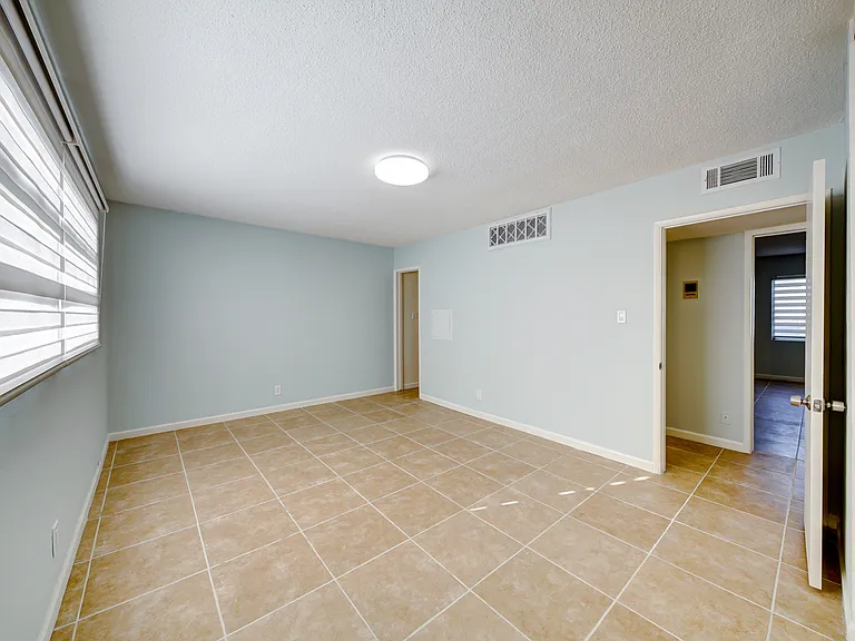 1700 Rexford Dr #104 — Photo 8