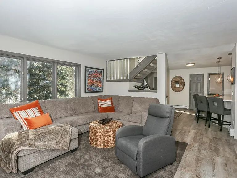 1 Mount Royal Dr — Photo 11