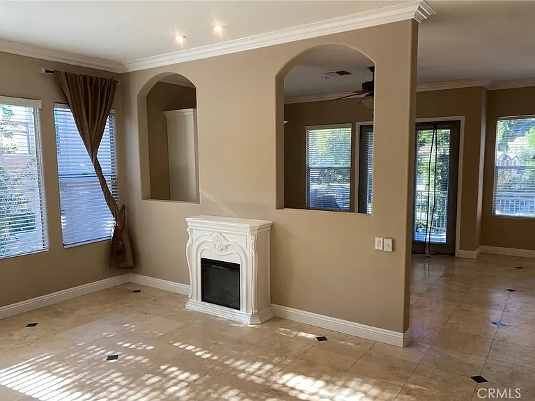 357 S San Vicente Ln — Photo 4