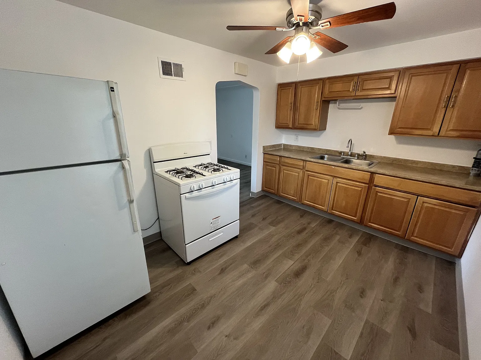 904 Sheridan Blvd - - — Photo 3