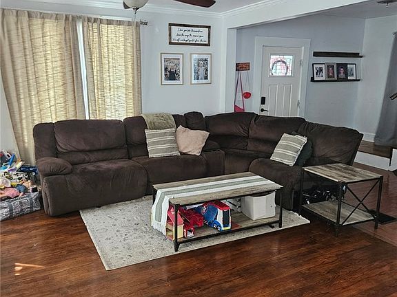 4th image of 42 Alvena Ave