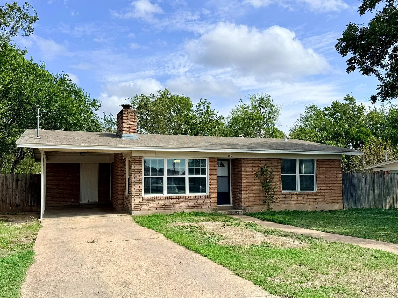 2 bed, 1.0 bath, 945 sqft, $1,750 — Photo 1