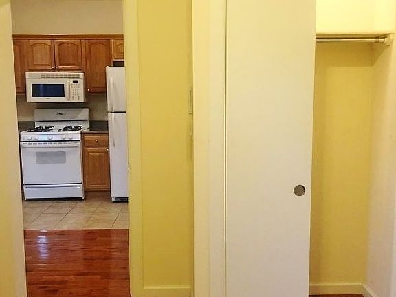4th image of 23-12 31st St #2B