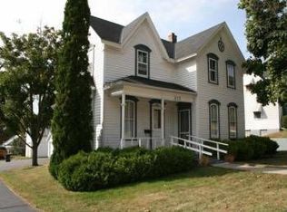 215 8th Ave, Baraboo, WI 53913