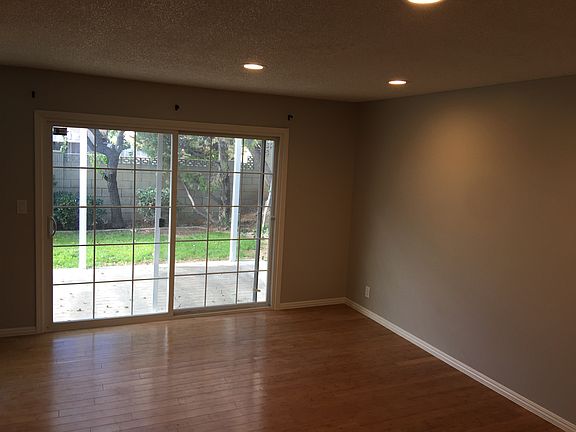 Dining room (from kitchen)