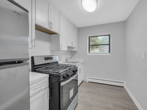 University Gardens, 4620 Knox Rd #4622-02, College Park, MD 20740