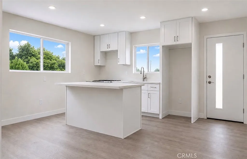 2 bed, 820 sqft, $2,750 — Photo 3