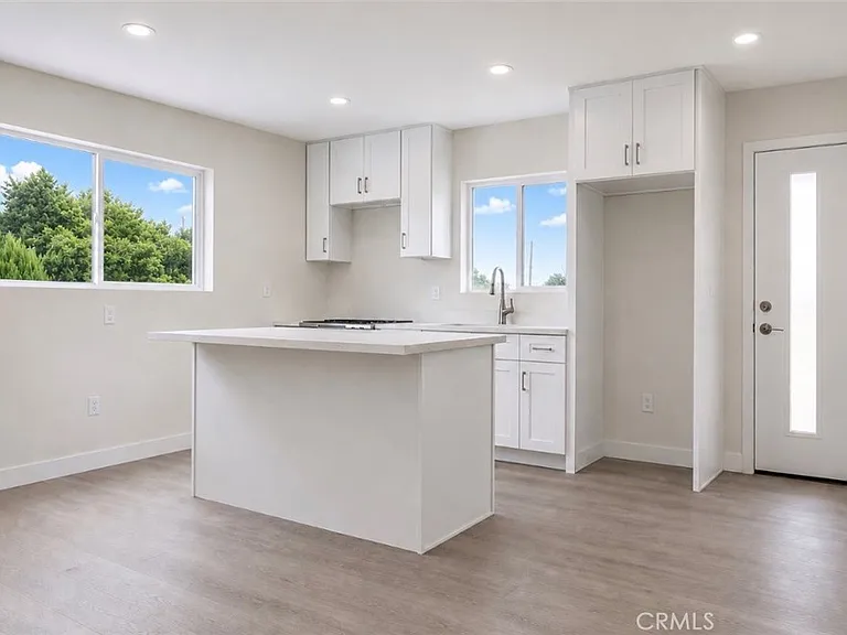 8410 Noble Ave — Photo 3
