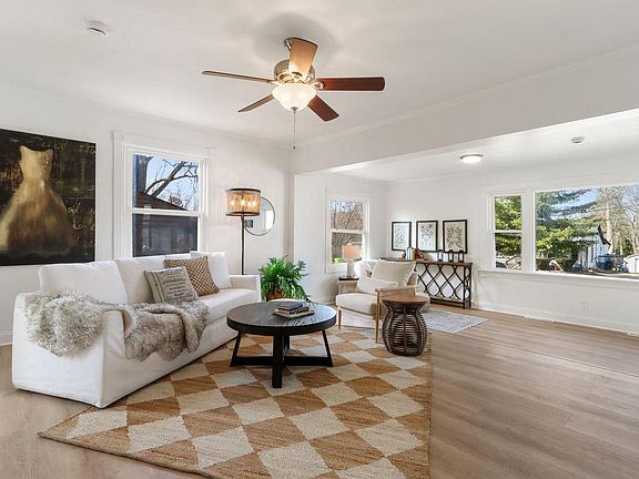 3rd image of 408 East Geneva STREET