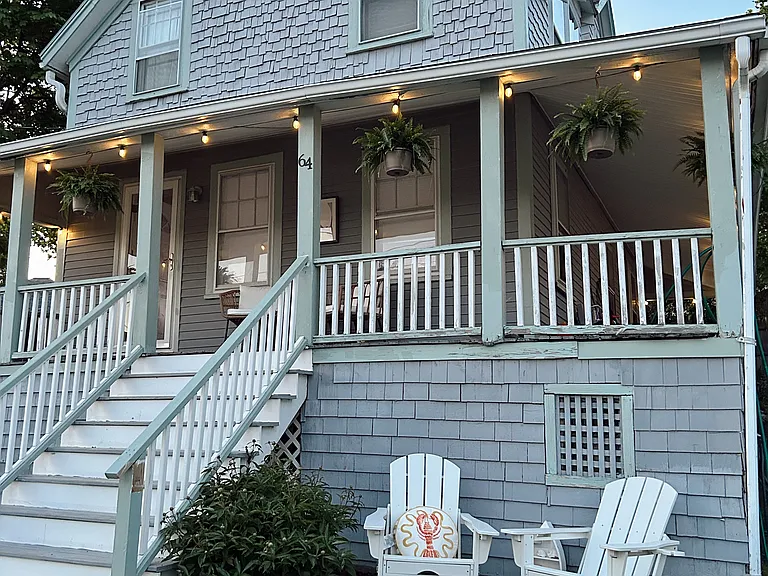 64 Bay St — Photo 2