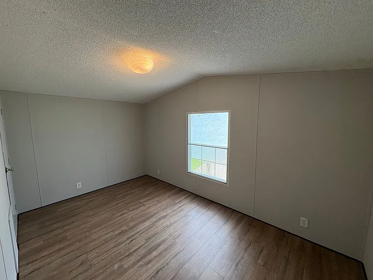 70 Henderson Rd — Photo 11
