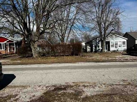 Exterior Neighborhood (street photo)
