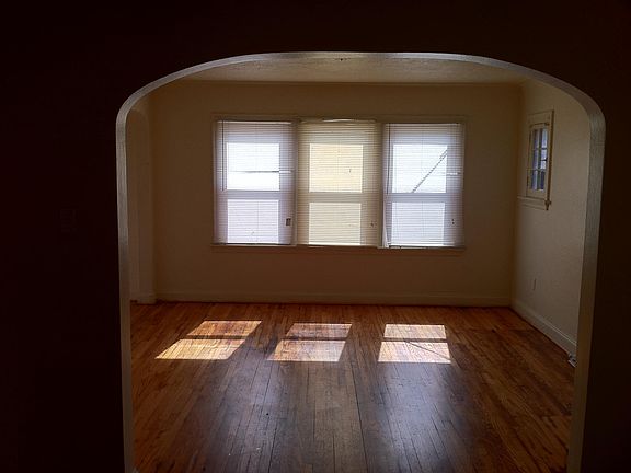 3rd image of 6803 Primrose Ave