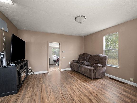 3rd image of 17602 E Alki Ave
