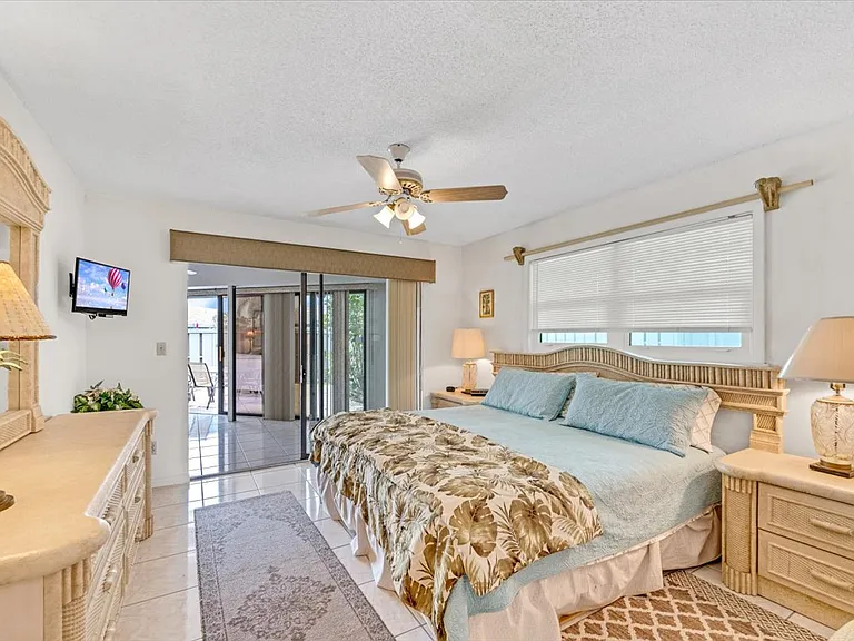 1127 E Seminole Ave #12C — Photo 44