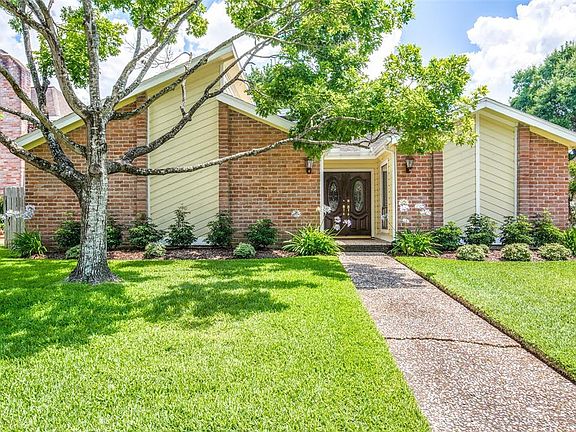3rd image of 12523 Meadow Lake Dr