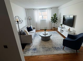 9 Wesley St APT 1A, Newton, MA 02458