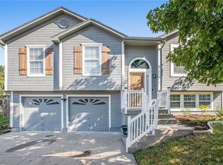 1304 Dogwood Dr, Greenwood, MO 64034