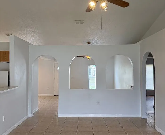 405 Francisco Way — Photo 7