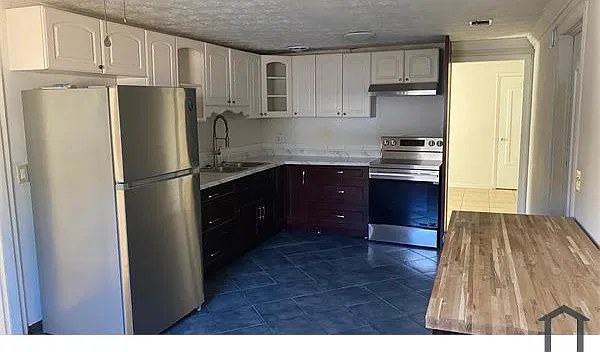 4 bed, 2400 sqft, $2,175 — Photo 3