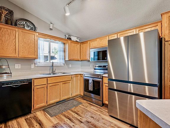 3rd image of 5825 Forest Boulevard Trl