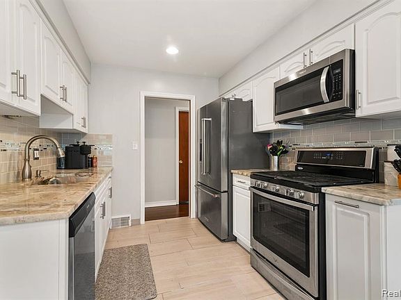 3rd image of 6537 Shadowlawn St
