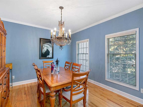 5th image of 10 Larkspur Dr