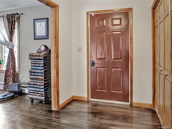4th image of 16 Fox Dr